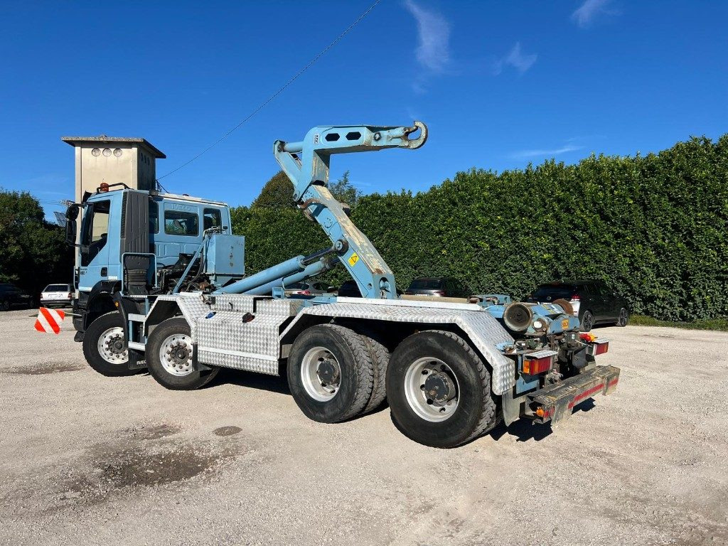 Camion ampliroll IVECO TRAKKER 450 SCARRABILE