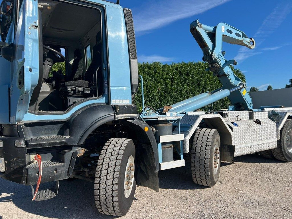 Camion ampliroll IVECO TRAKKER 450 SCARRABILE