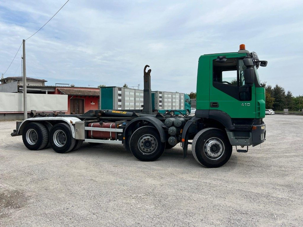 Camion ampliroll IVECO TRAKKER AD340T41 SCARRABILE