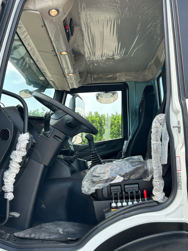 Camion ampliroll IVECO TRAKKER T-WAY AD380T NUOVO SCARRABILE