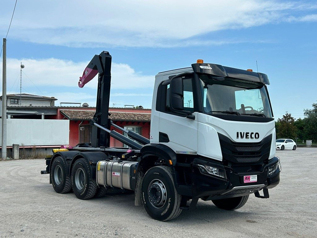 Camion ampliroll IVECO TRAKKER T-WAY AD380T NUOVO SCARRABILE