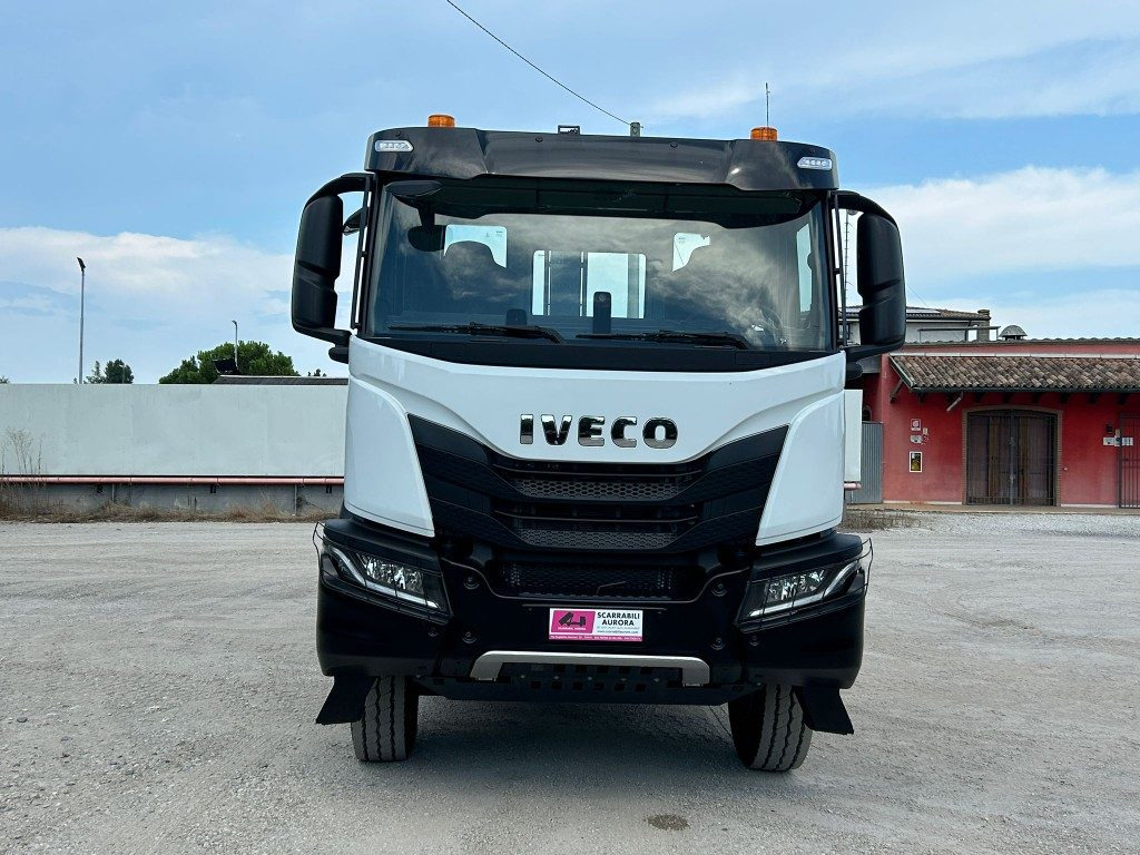Camion ampliroll IVECO TRAKKER T-WAY AD380T NUOVO SCARRABILE