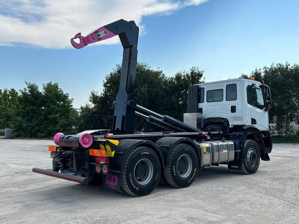 Camion ampliroll IVECO TRAKKER T-WAY AD380T NUOVO SCARRABILE