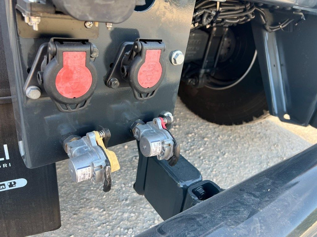 Camion ampliroll IVECO TRAKKER T-WAY AD500 NUOVO SCARRABILE