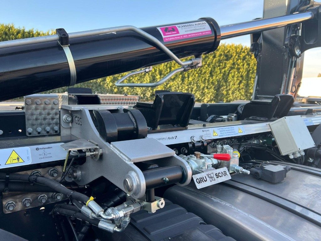 Camion ampliroll IVECO TRAKKER T-WAY AD500 NUOVO SCARRABILE