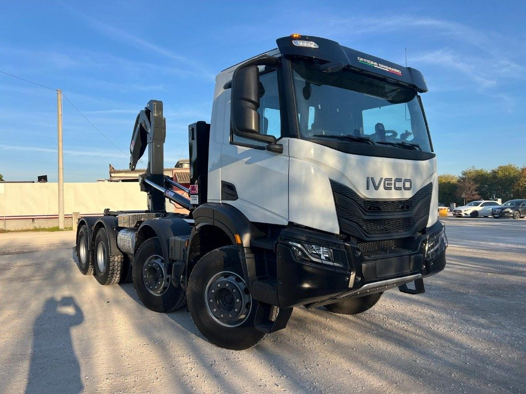 Camion ampliroll IVECO TRAKKER T-WAY AD500 NUOVO SCARRABILE