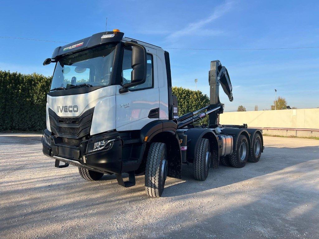 Camion ampliroll IVECO TRAKKER T-WAY AD500 NUOVO SCARRABILE