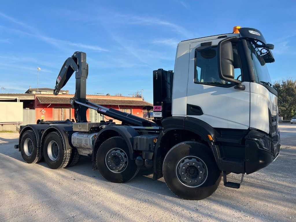 Camion ampliroll IVECO TRAKKER T-WAY AD500 NUOVO SCARRABILE