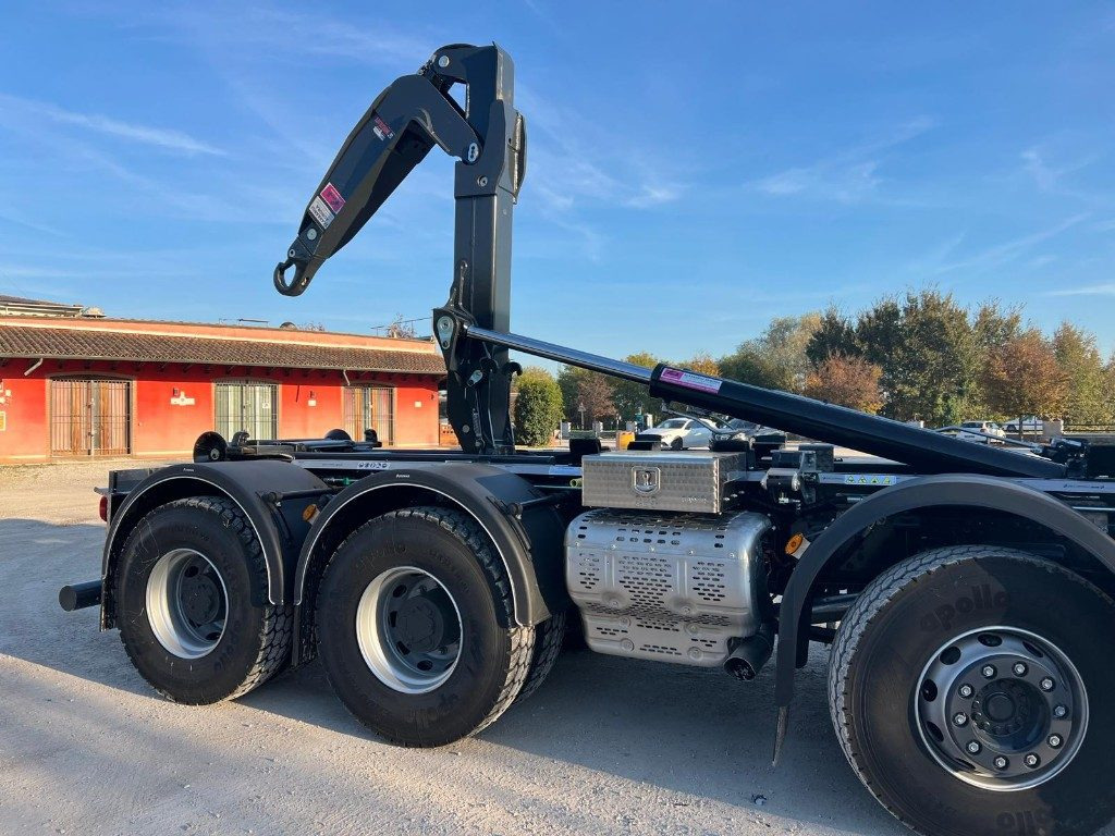 Camion ampliroll IVECO TRAKKER T-WAY AD500 NUOVO SCARRABILE