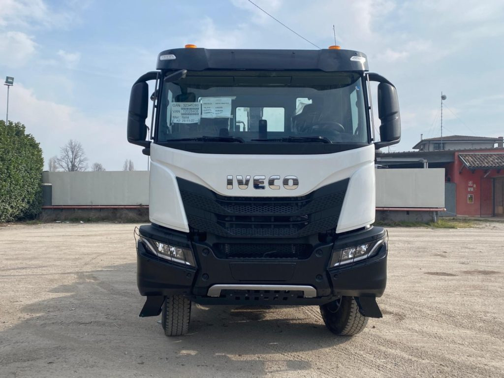 Camion ampliroll IVECO TRAKKER T-WAY AD510 NUOVO SCARRABILE