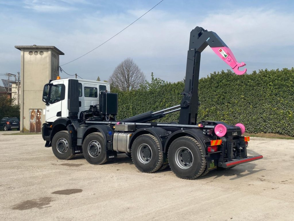 Camion ampliroll IVECO TRAKKER T-WAY AD510 NUOVO SCARRABILE