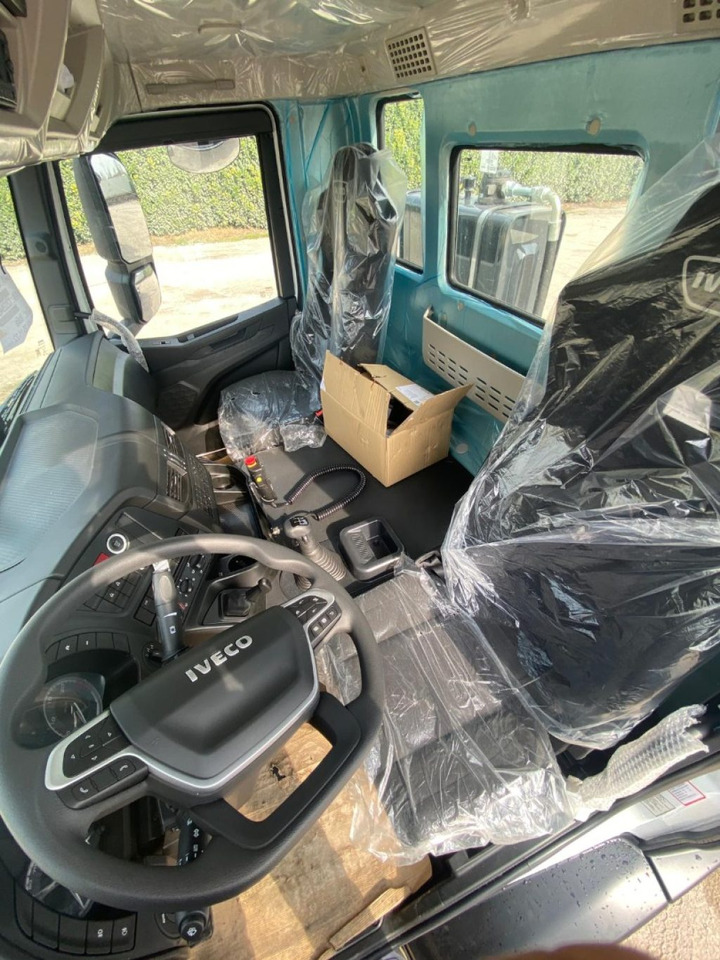 Camion ampliroll IVECO TRAKKER T-WAY AD510 NUOVO SCARRABILE