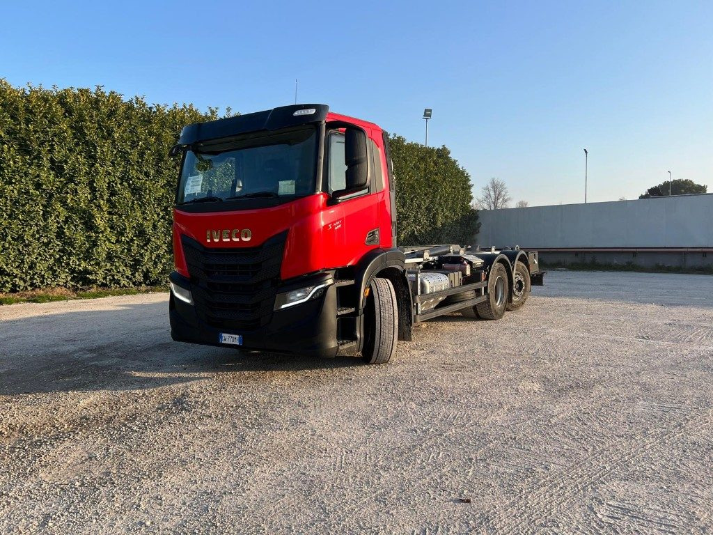 Camion ampliroll IVECO X-WAY AD260 NUOVO TARGATO SCARRABILE