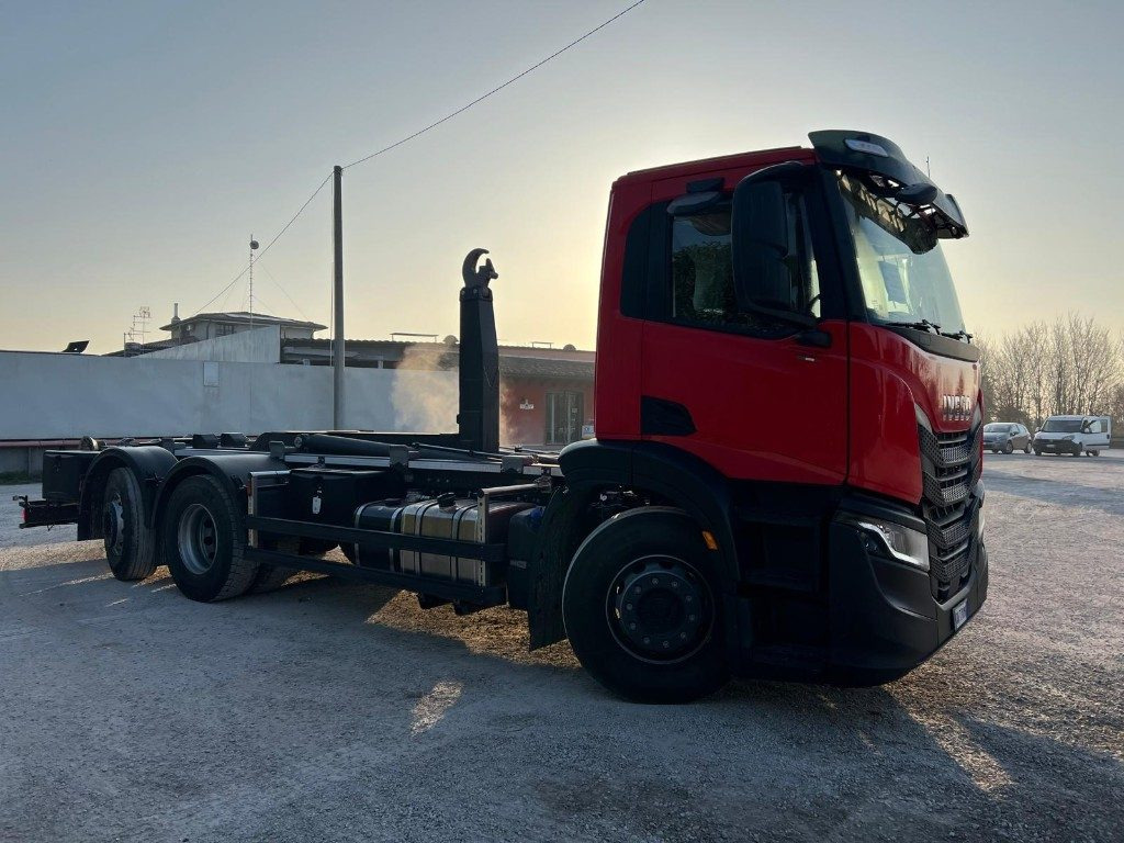 Camion ampliroll IVECO X-WAY AD260 NUOVO TARGATO SCARRABILE