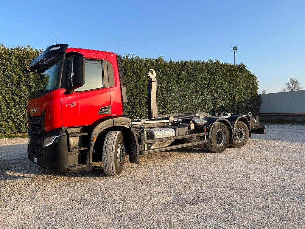 Camion ampliroll IVECO X-WAY AD260 NUOVO TARGATO SCARRABILE