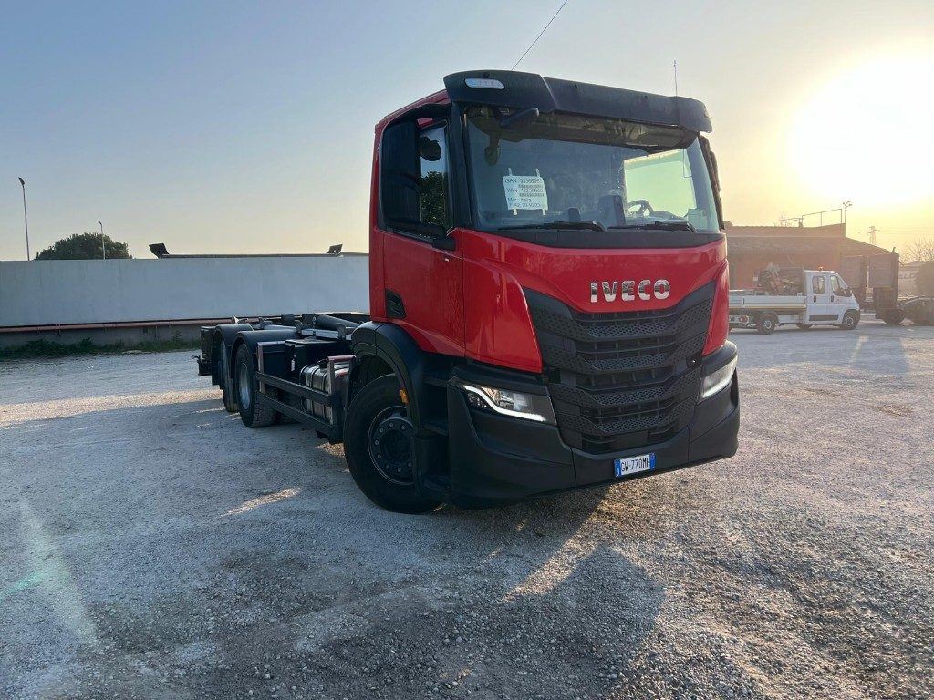 Camion ampliroll IVECO X-WAY AD260 NUOVO TARGATO SCARRABILE