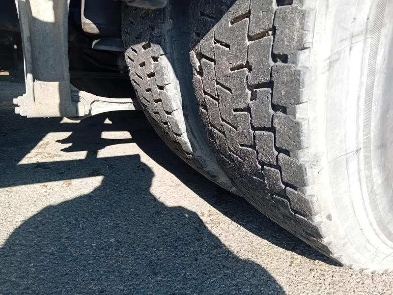 Camion ampliroll Iveco 330.36