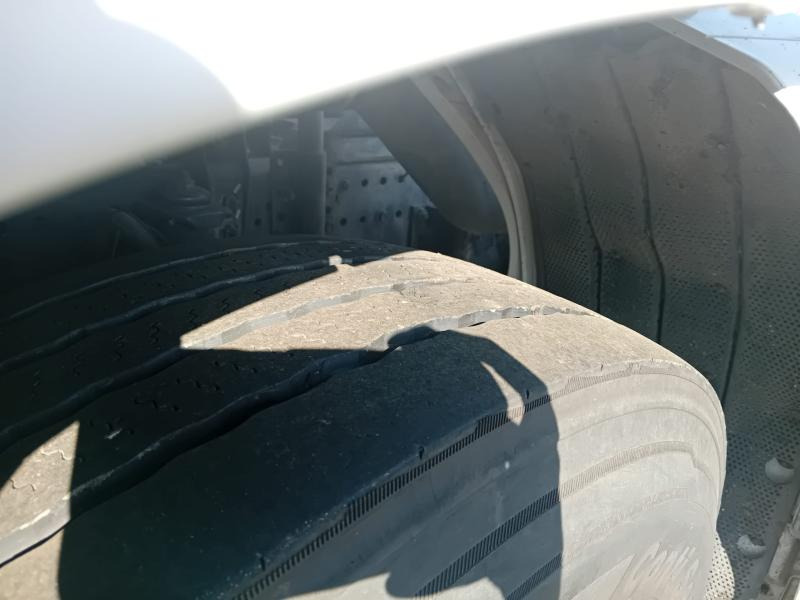 Camion ampliroll Iveco 330.36