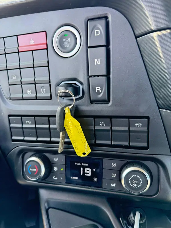 Camion ampliroll Iveco AD300T48 HYVALIFT 20 TONS*pare-choc hydraulique