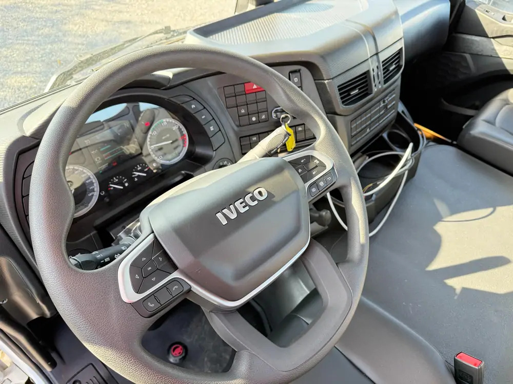 Camion ampliroll Iveco AD300T48 HYVALIFT 20 TONS*pare-choc hydraulique