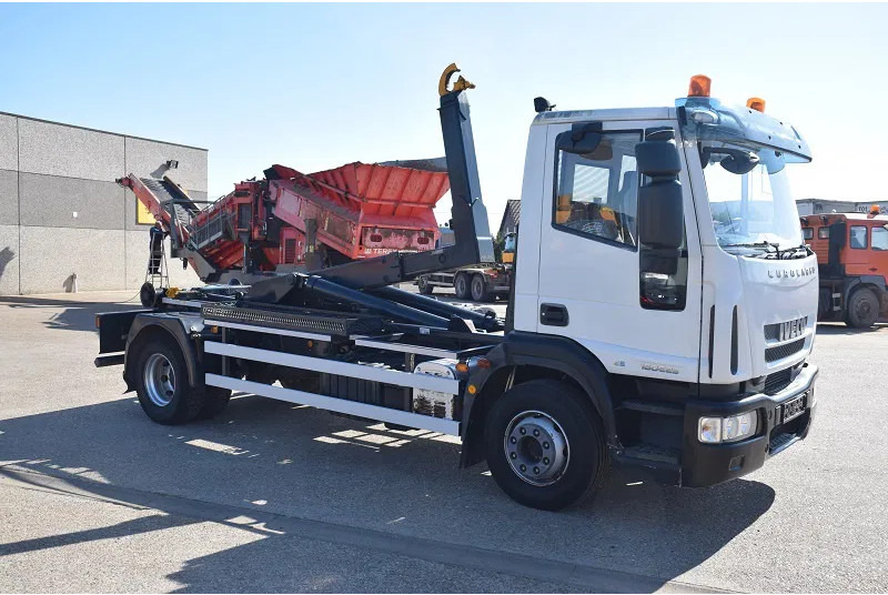 Camion ampliroll Iveco Iveco Eurocargo 160E25