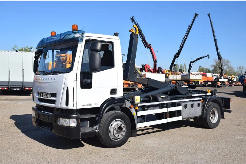 Camion ampliroll Iveco Iveco Eurocargo 160E25