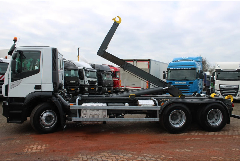 Camion ampliroll Iveco Stralis 460 + 6X2 + 20T + EURO 6 + 12 x IN STOCK
