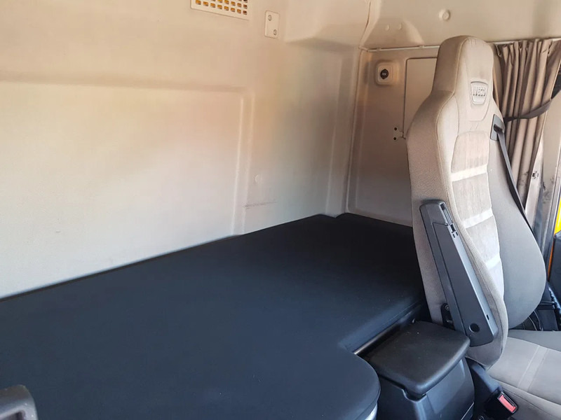 Camion ampliroll Iveco Stralis AS260Y Haakarm 217.000 KM