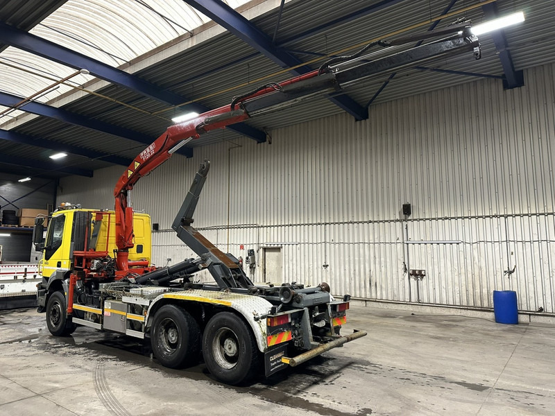 Camion ampliroll Iveco TRAKKER 350 6x4 HOOKLIFT + CRANE FASSI F120.22 (5/6 F) - *342.000km* - STEEL SPRING / BIG AXLES - AS TRONIC AUTOMATIC GEARBOX
