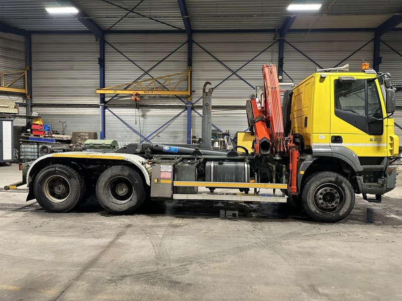Camion ampliroll Iveco TRAKKER 350 6x4 HOOKLIFT + CRANE FASSI F120.22 (5/6 F) - *342.000km* - STEEL SPRING / BIG AXLES - AS TRONIC AUTOMATIC GEARBOX