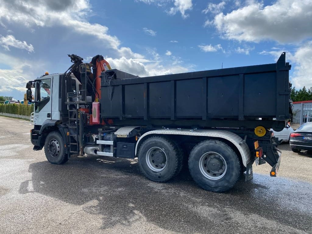 Camion ampliroll Iveco TRAKKER 410/EEV -PALFINGER PK13001-T18 endommagé