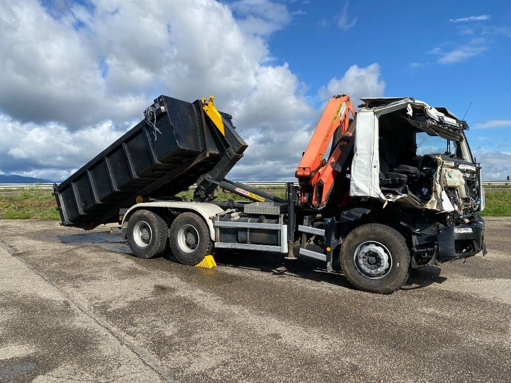 Camion ampliroll Iveco TRAKKER 410/EEV -PALFINGER PK13001-T18 endommagé