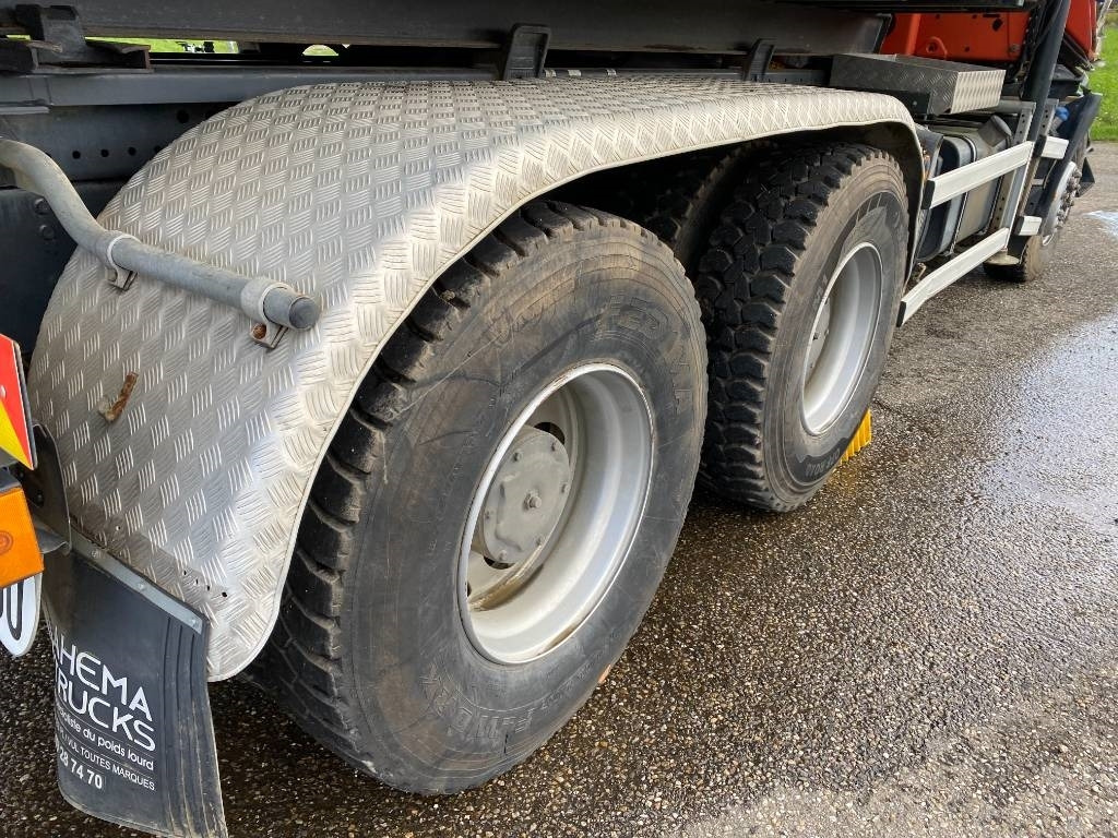 Camion ampliroll Iveco TRAKKER 410/EEV -PALFINGER PK13001-T18 endommagé