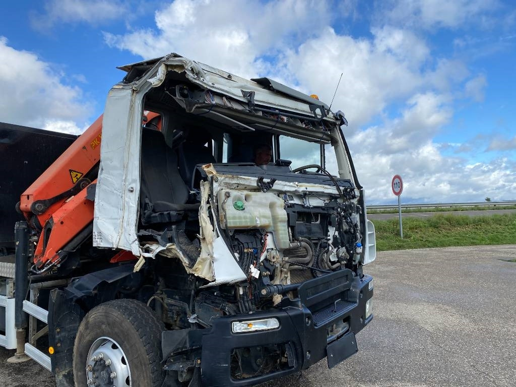Camion ampliroll Iveco TRAKKER 410/EEV -PALFINGER PK13001-T18 endommagé