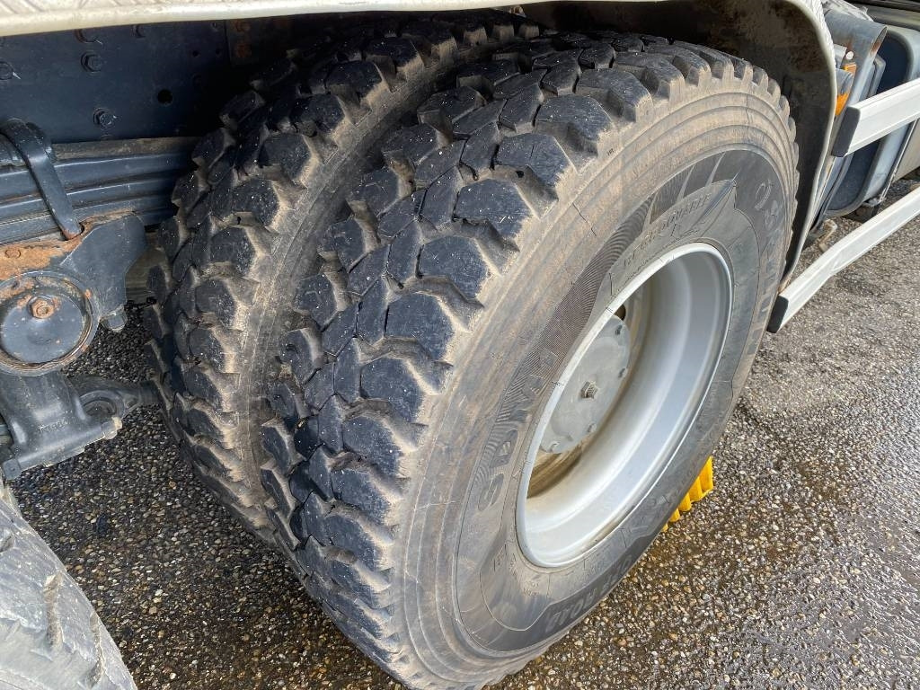 Camion ampliroll Iveco TRAKKER 410/EEV -PALFINGER PK13001-T18 endommagé
