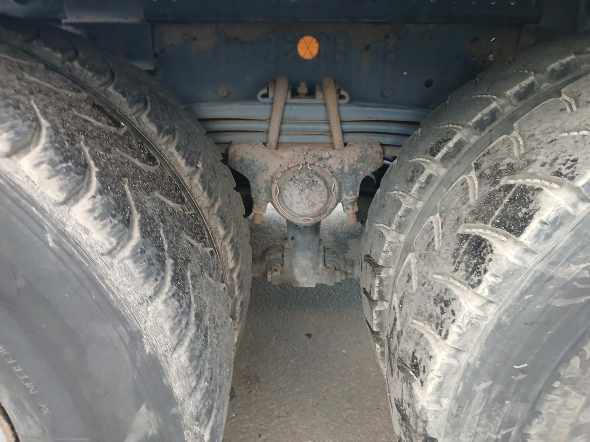 Camion ampliroll Iveco Trakker