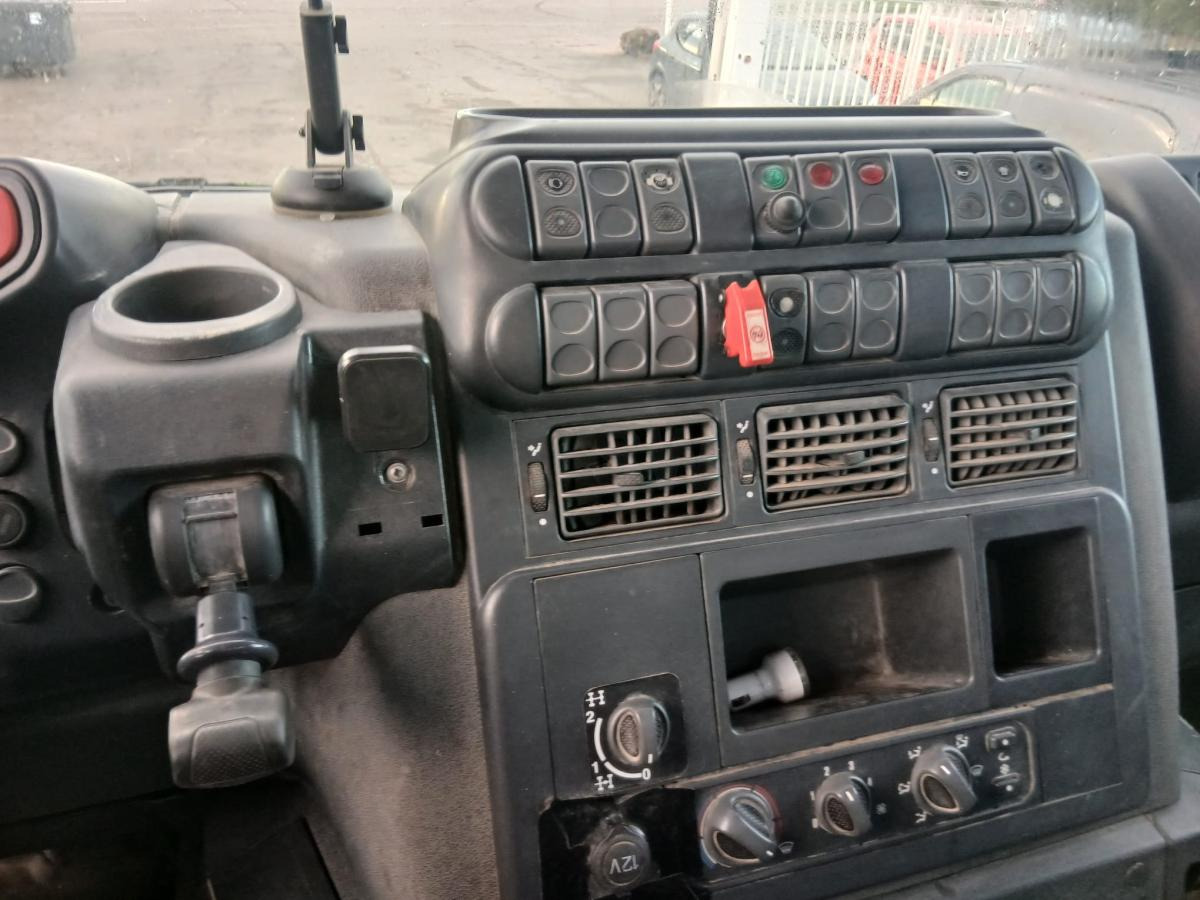 Camion ampliroll Iveco Trakker