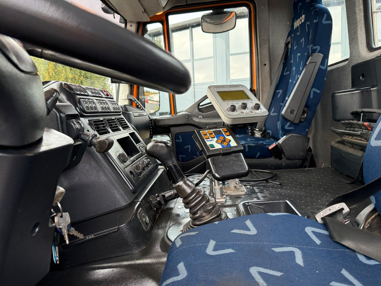 Camion ampliroll Iveco Trakker 330 EEV Winterdienst Abroll