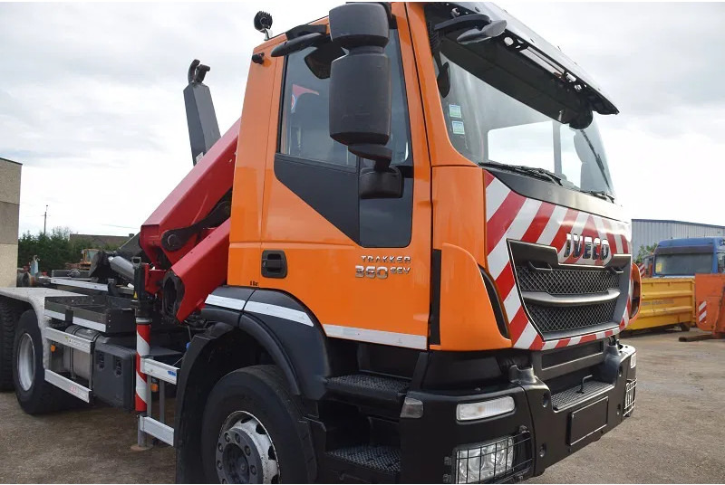 Camion ampliroll Iveco Trakker AD260T36