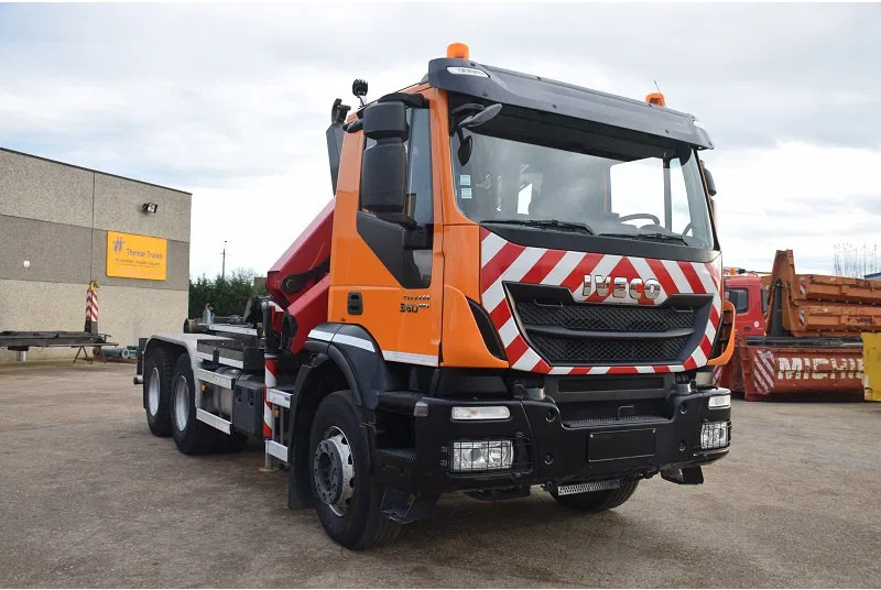 Camion ampliroll Iveco Trakker AD260T36