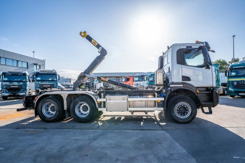 Camion ampliroll Iveco X-WAY 460 - HYVA  - 91000 KM