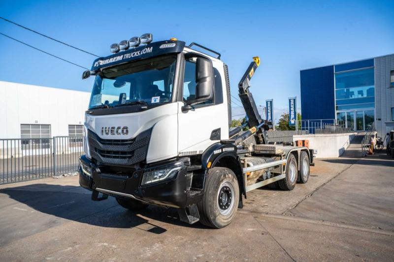 Camion ampliroll Iveco X-WAY 460 - HYVA  - 91000 KM