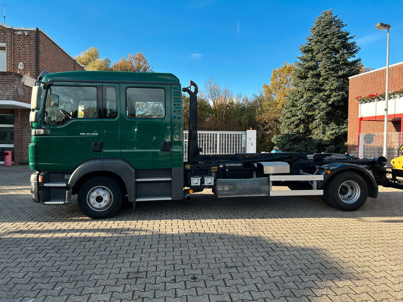 Camion ampliroll MAN 12.250 Doppelkabine Abroller