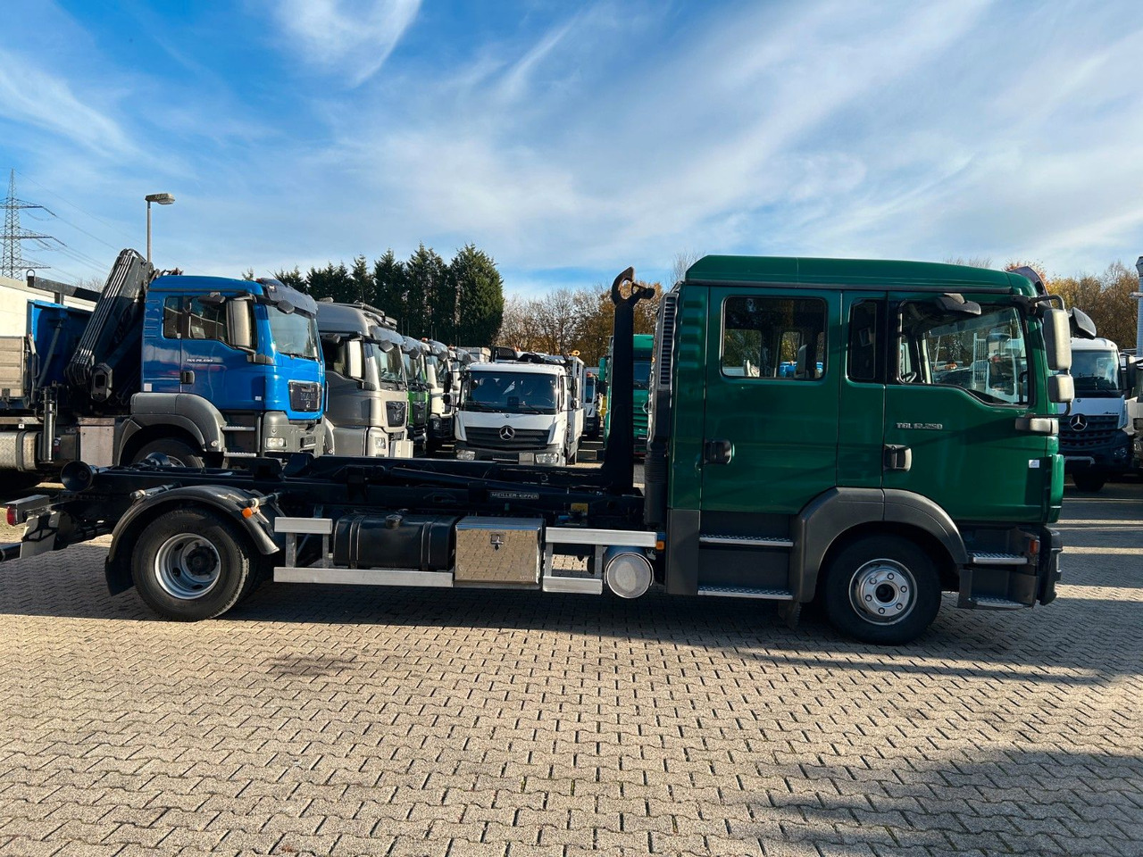 Camion ampliroll MAN 12.250 Doppelkabine Abroller