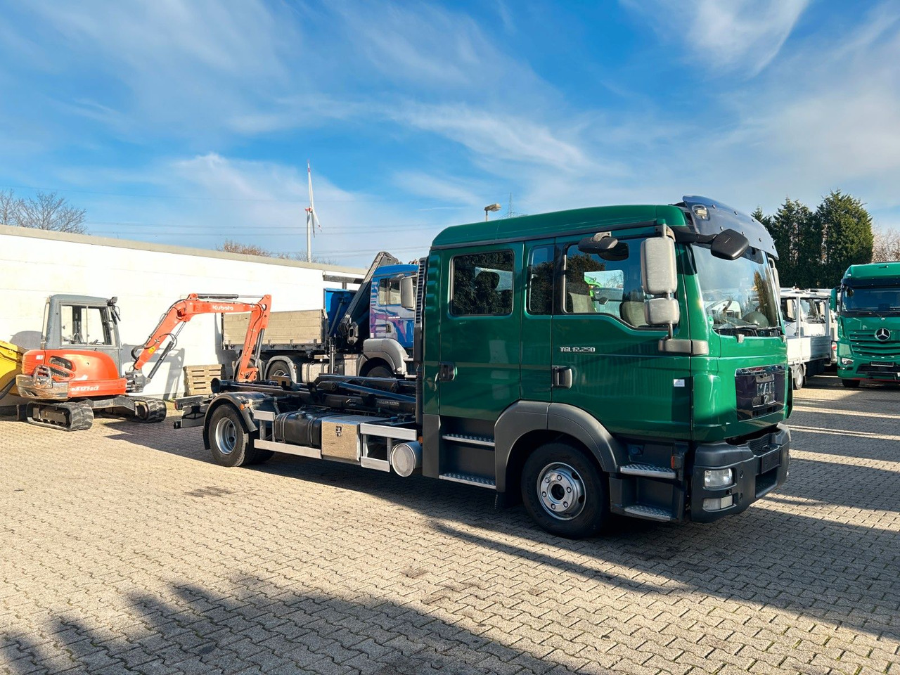 Camion ampliroll MAN 12.250 Doppelkabine Abroller