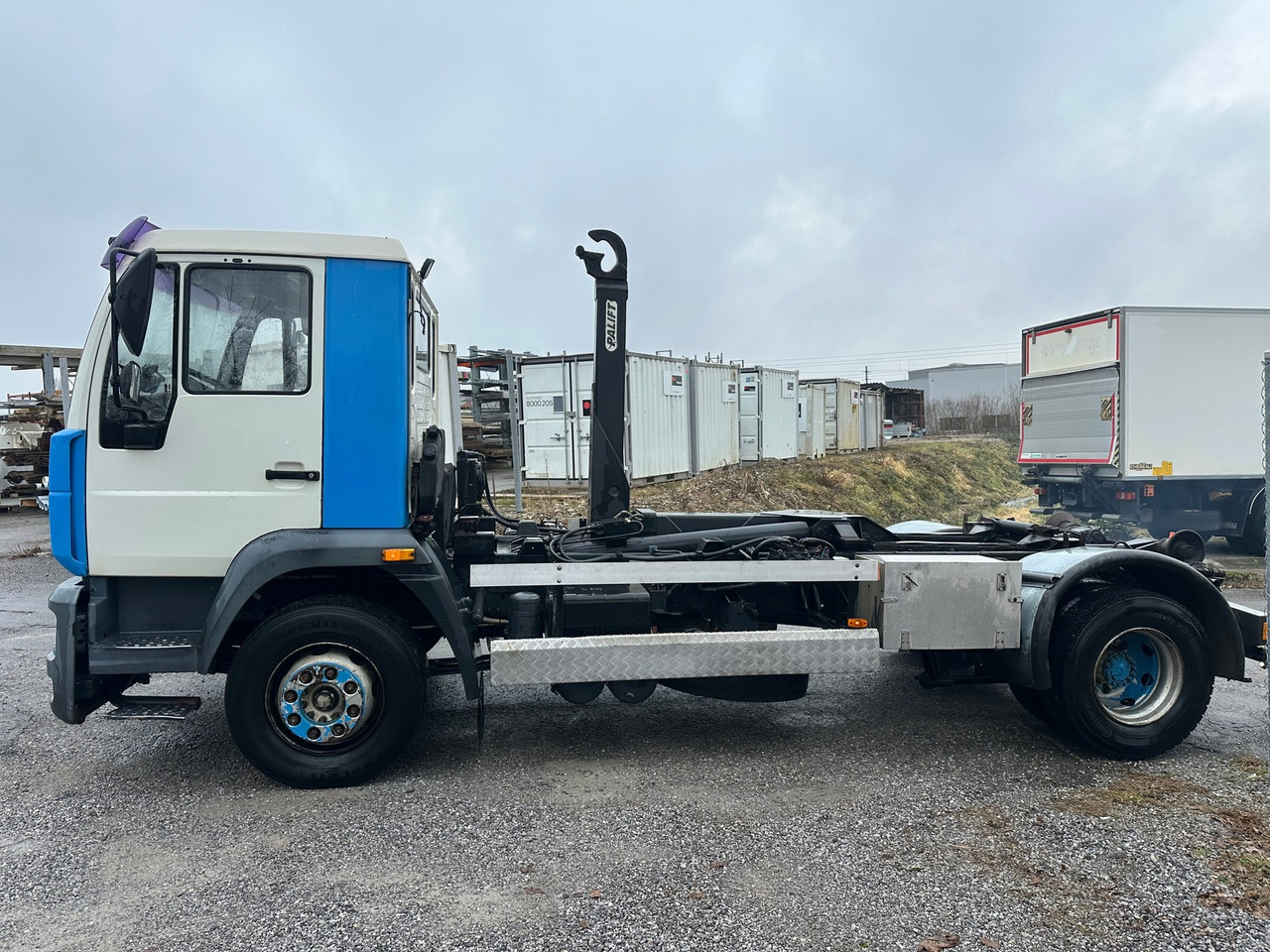 Camion ampliroll MAN 14.255 LLC