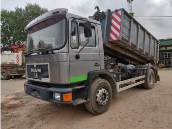 Camion ampliroll MAN 18.232 container
