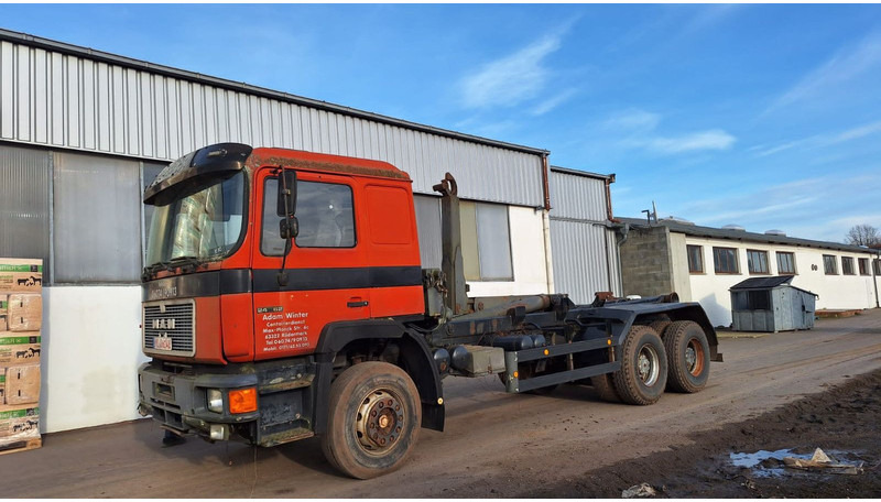 Camion ampliroll MAN 26.272 K Abroller Blatt/Blatt 6x4