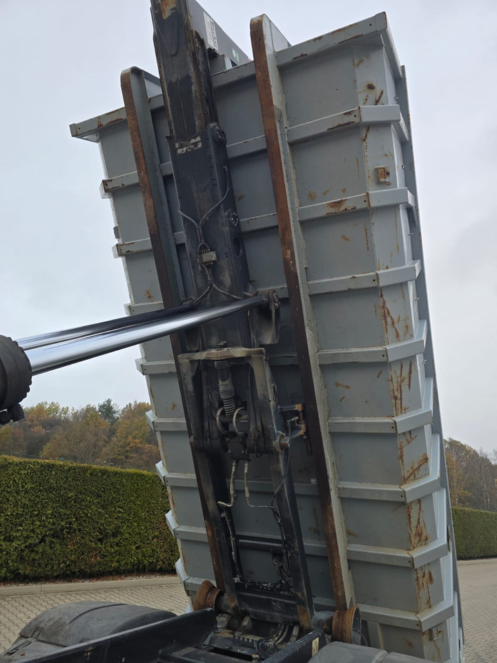 Camion ampliroll MAN 28.400