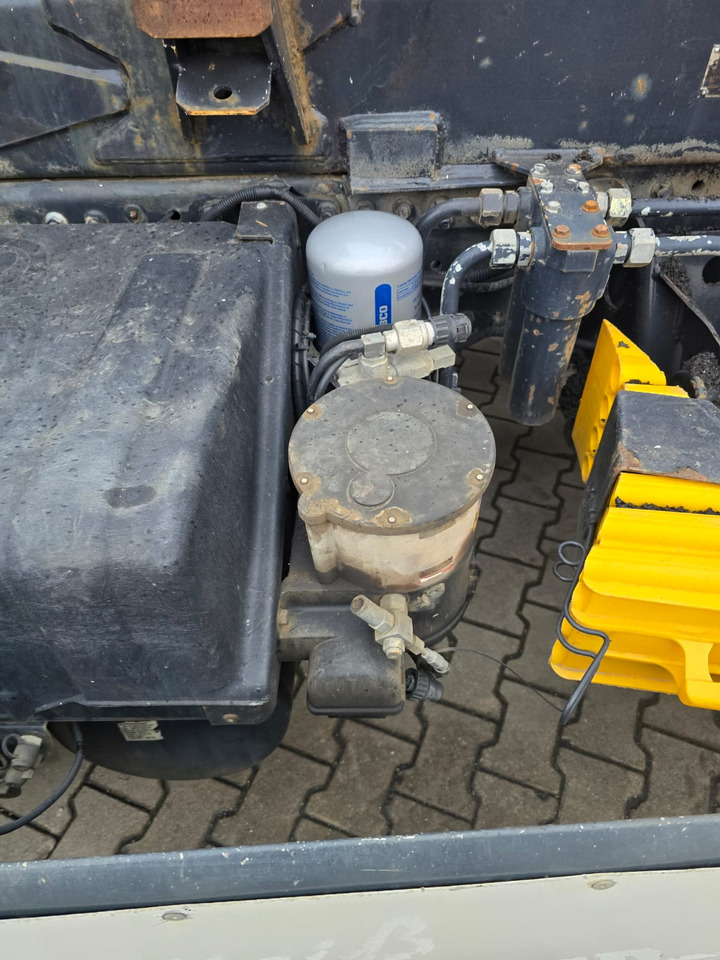 Camion ampliroll MAN 28.400